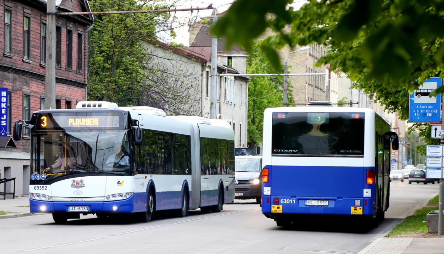 Autobusi brauc