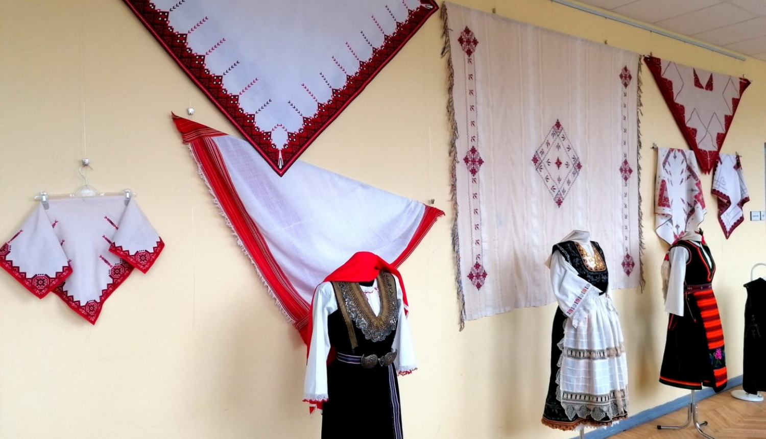 Bulgāru tradicionālie tautastērpi un  rokdarbi