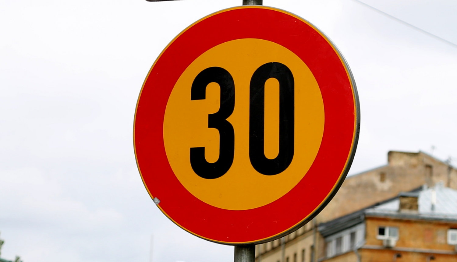 Ceļa zīme atļautais ātrums 30km/h