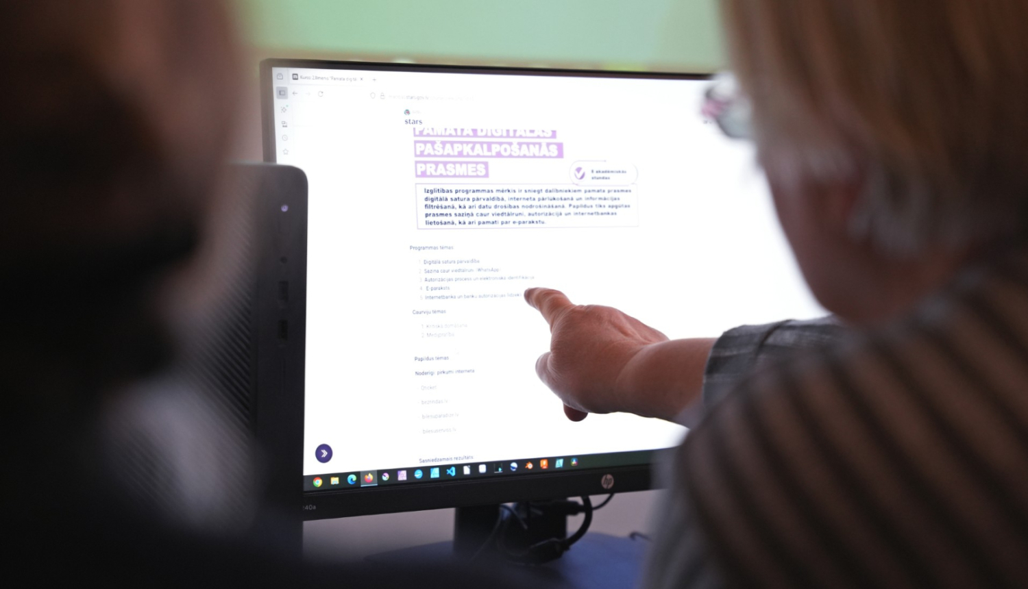 Seniori apgūst digitālās prasmes