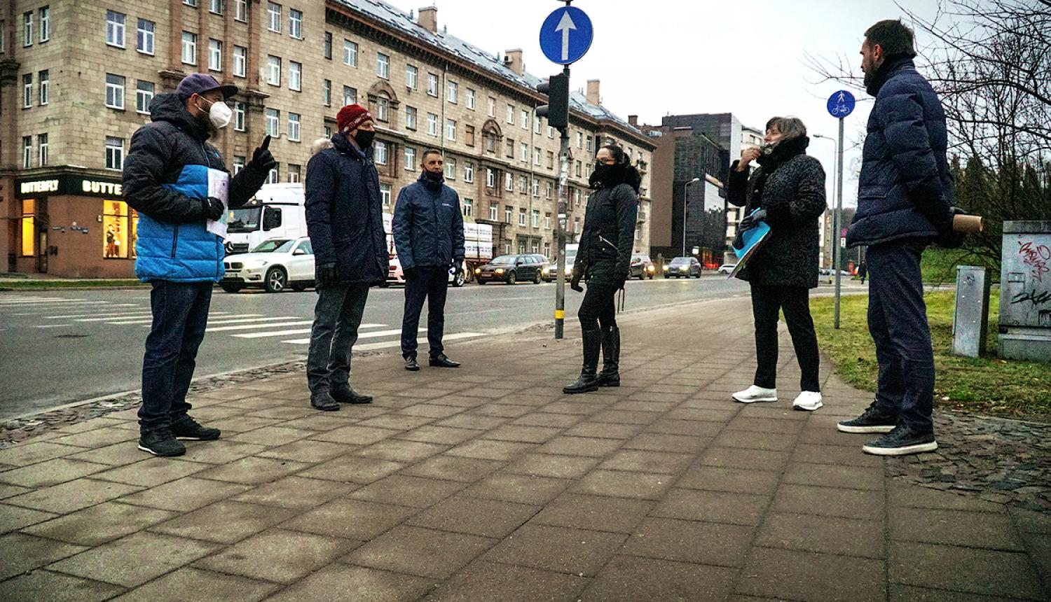 Apspriež gājēju drošības jautājumus Brasas apkaimē