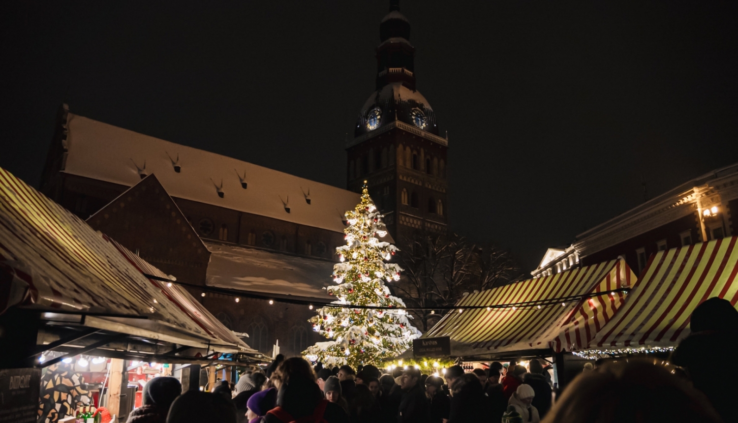 Doma laukuma Ziemassvētku tirdziņš