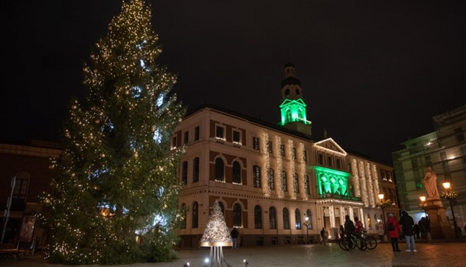 Rātslaukuma Ziemassvētku egle