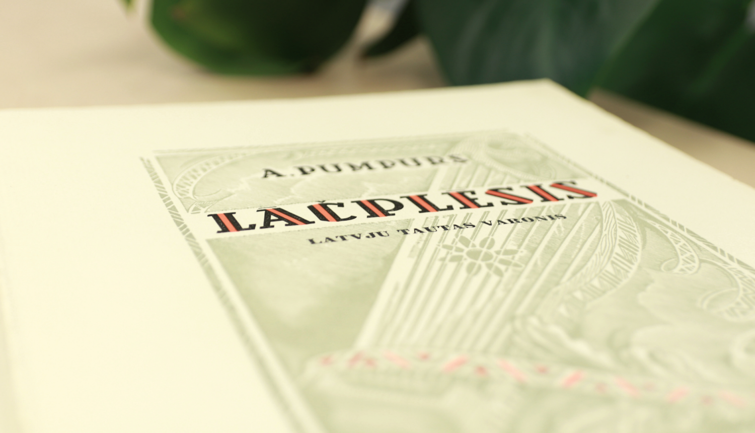 Grāmatas atvērums ar uzrakstu Lačplēsis