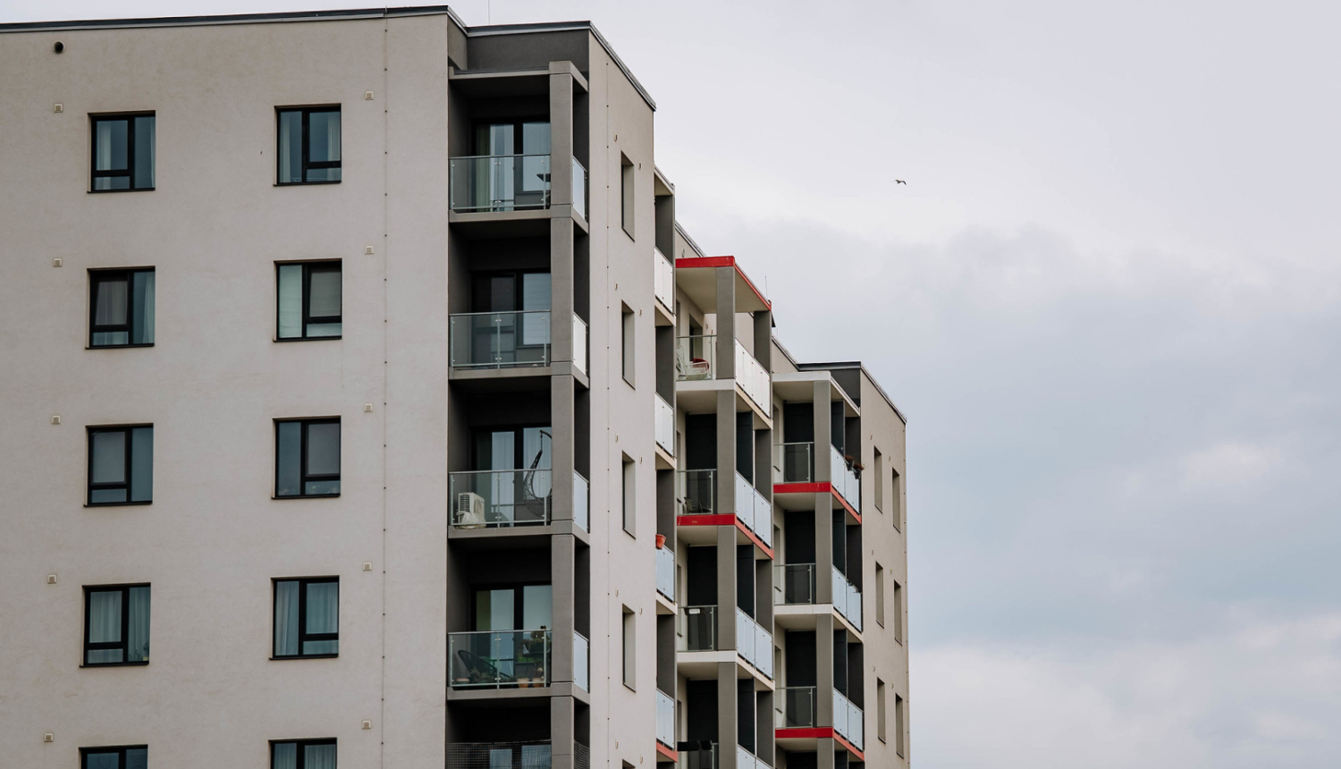 Daudzdzīvokļu māja