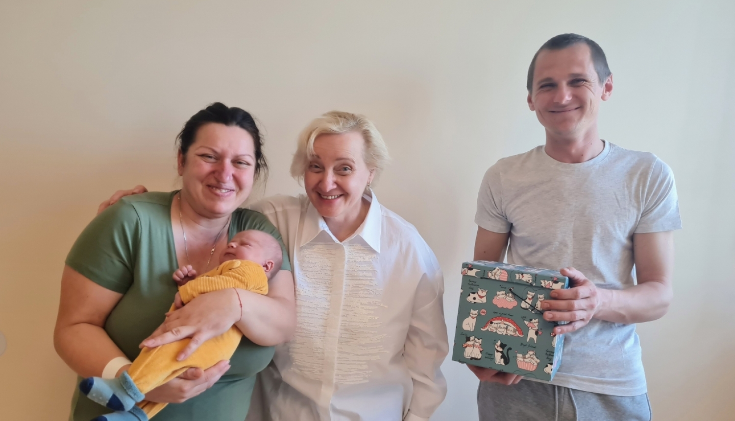 Ukraiņu ģimene ar jaundzimušo bērniņu