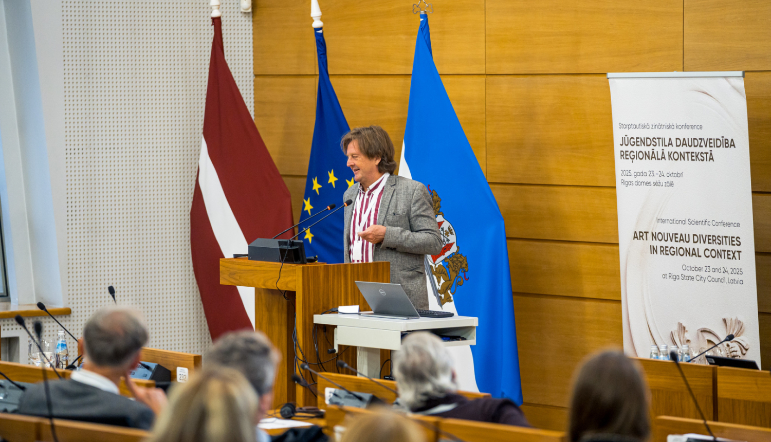 Konference sēžu zālē