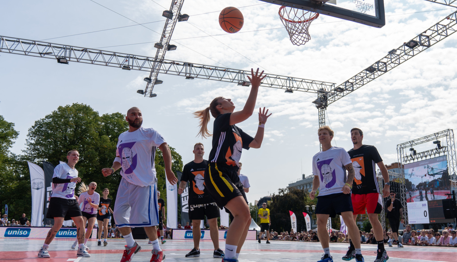 Basketbola turnīrs krastu mačs