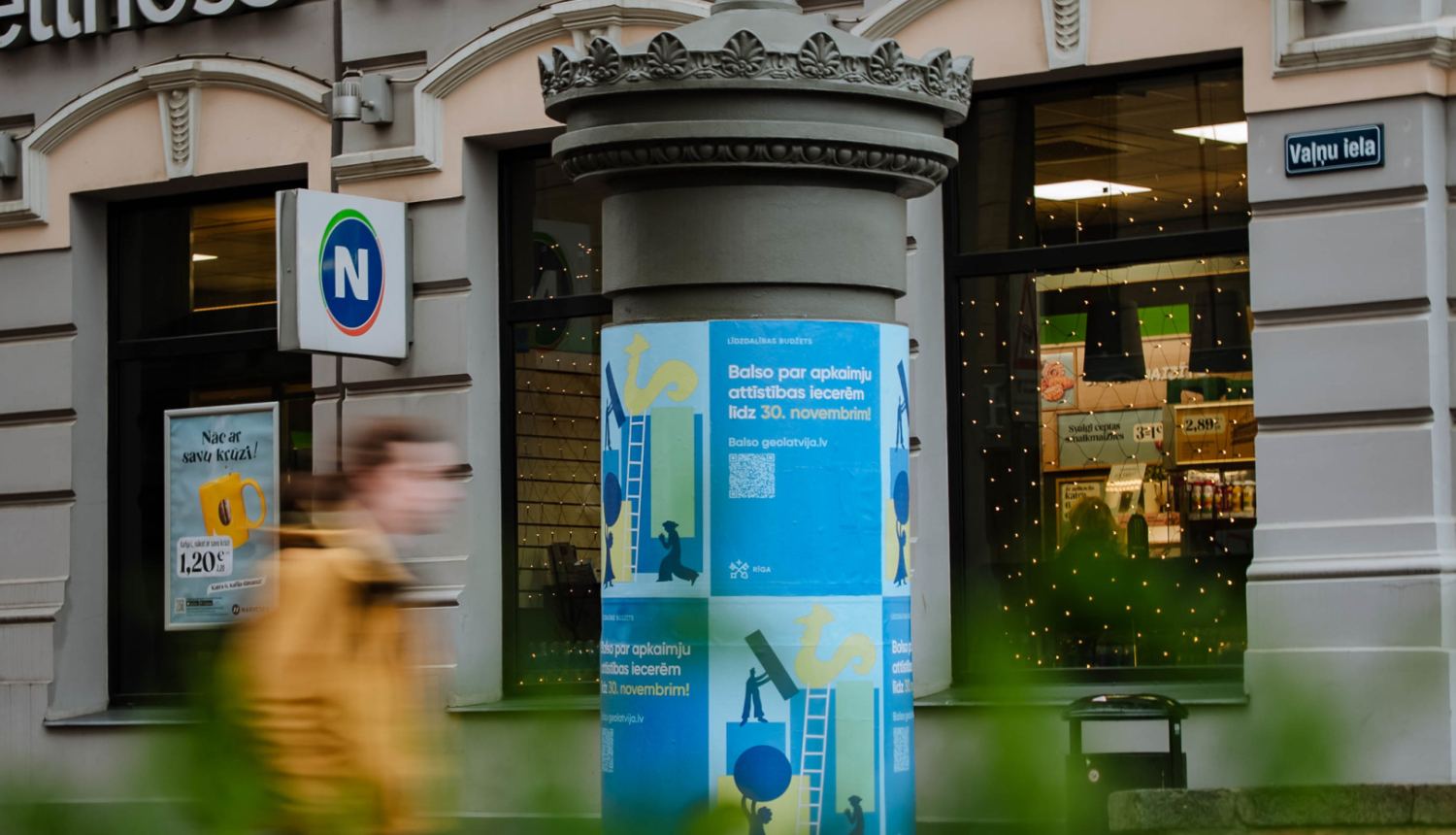 Līdzdalības budžeta vizuālis uz afišas staba