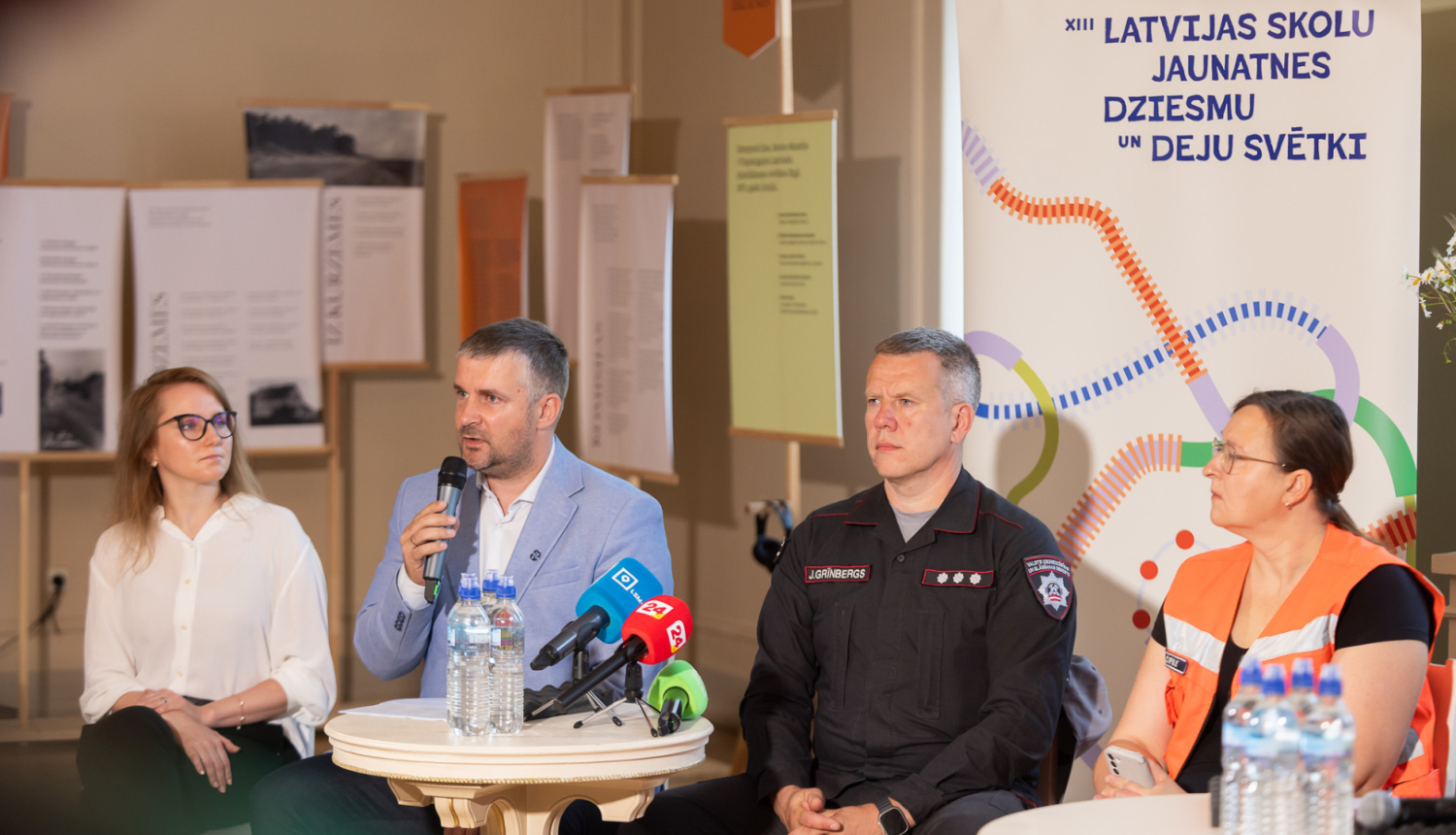 Preses konferences dalībnieki