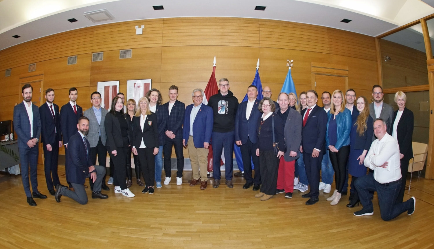 Rīgas domē viesojas pasaules sieviešu čempionāta hokejā organizatori