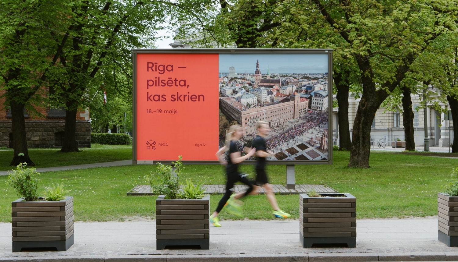 Pilsētvides plakāts Rīgas-pilsētas, kas skrien!