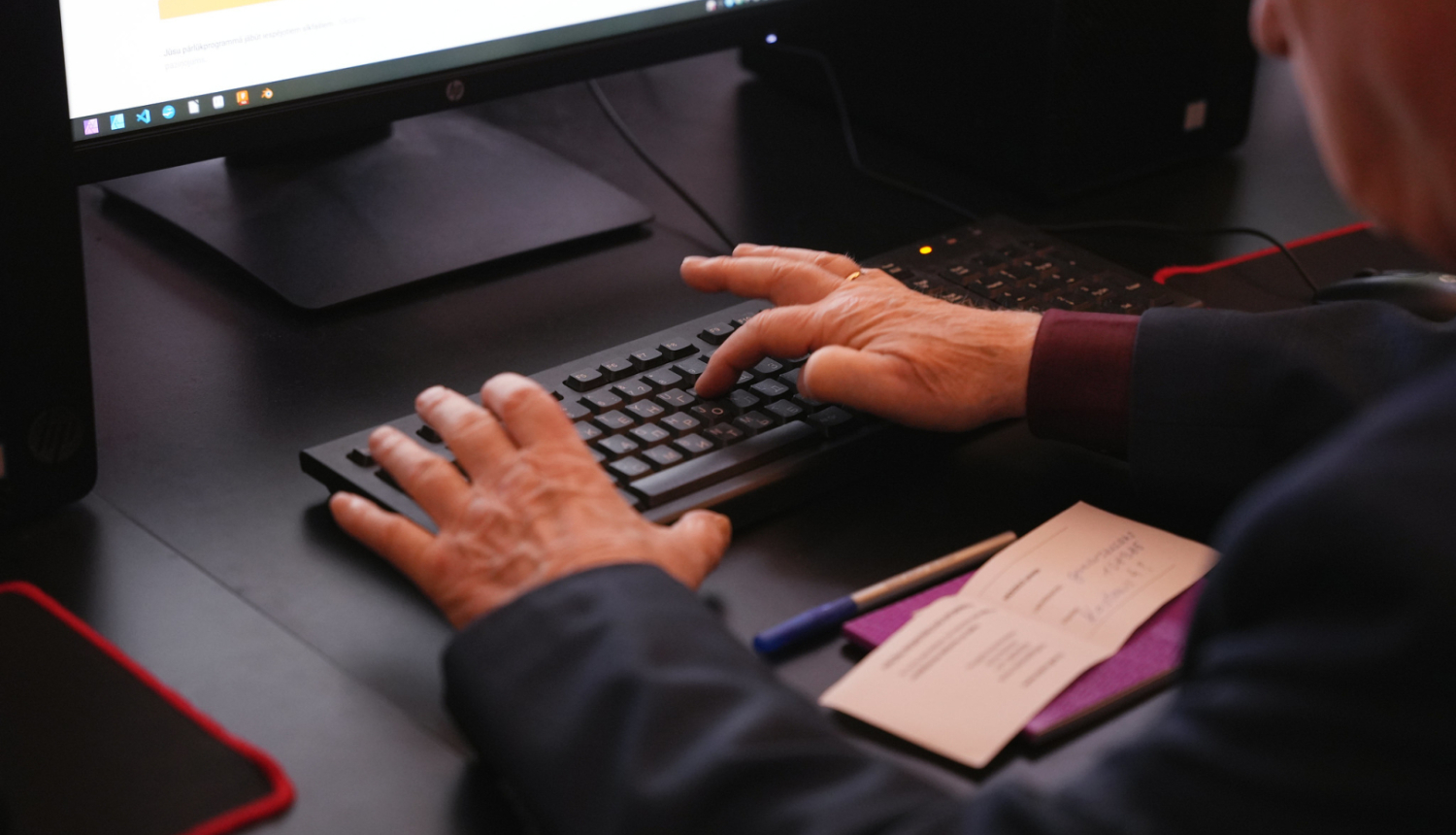 Seniori apgūst digitālās prasmes