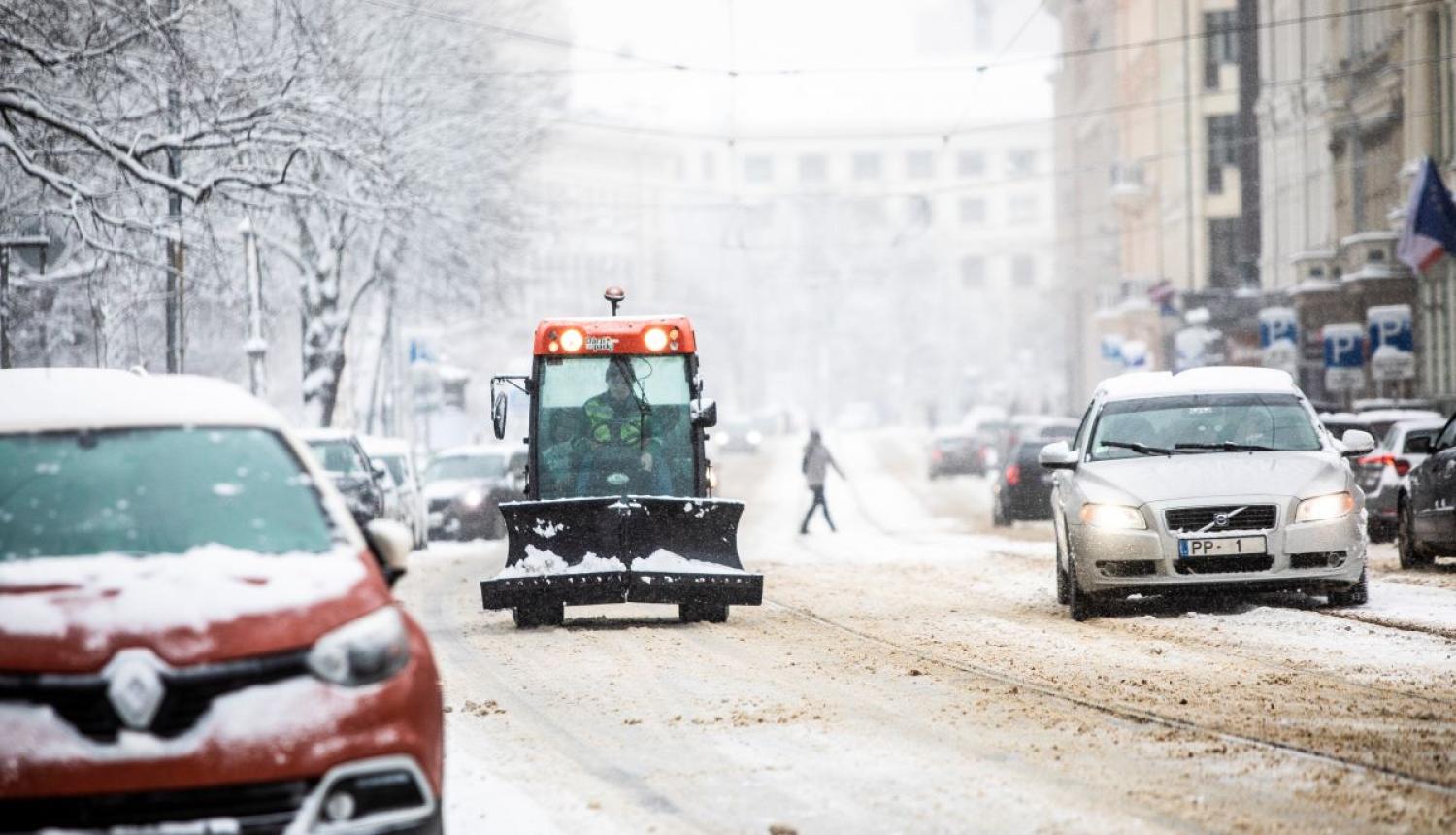 Sniega tīrīšanas mašīna