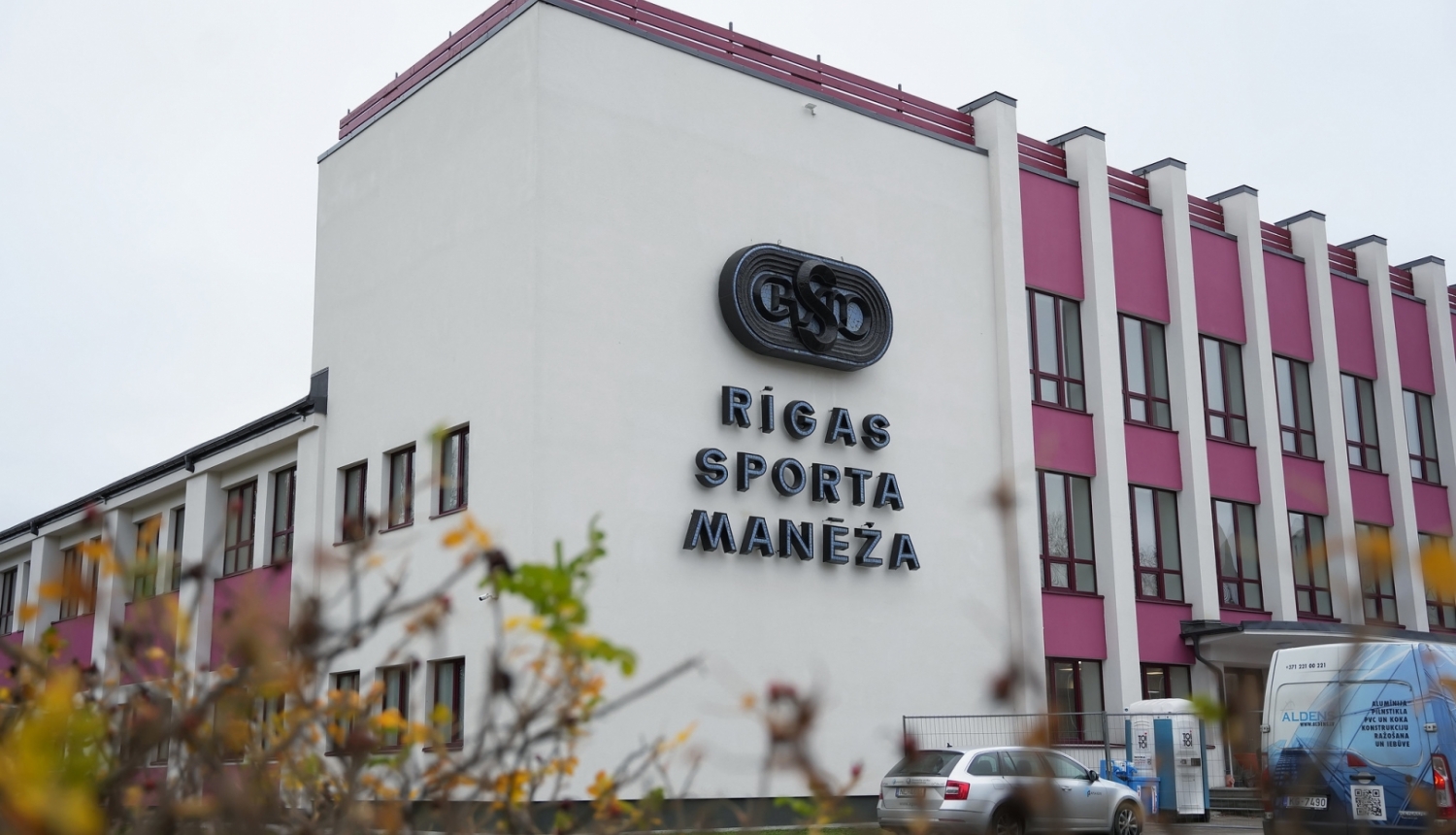 Sporta manēžas ēka