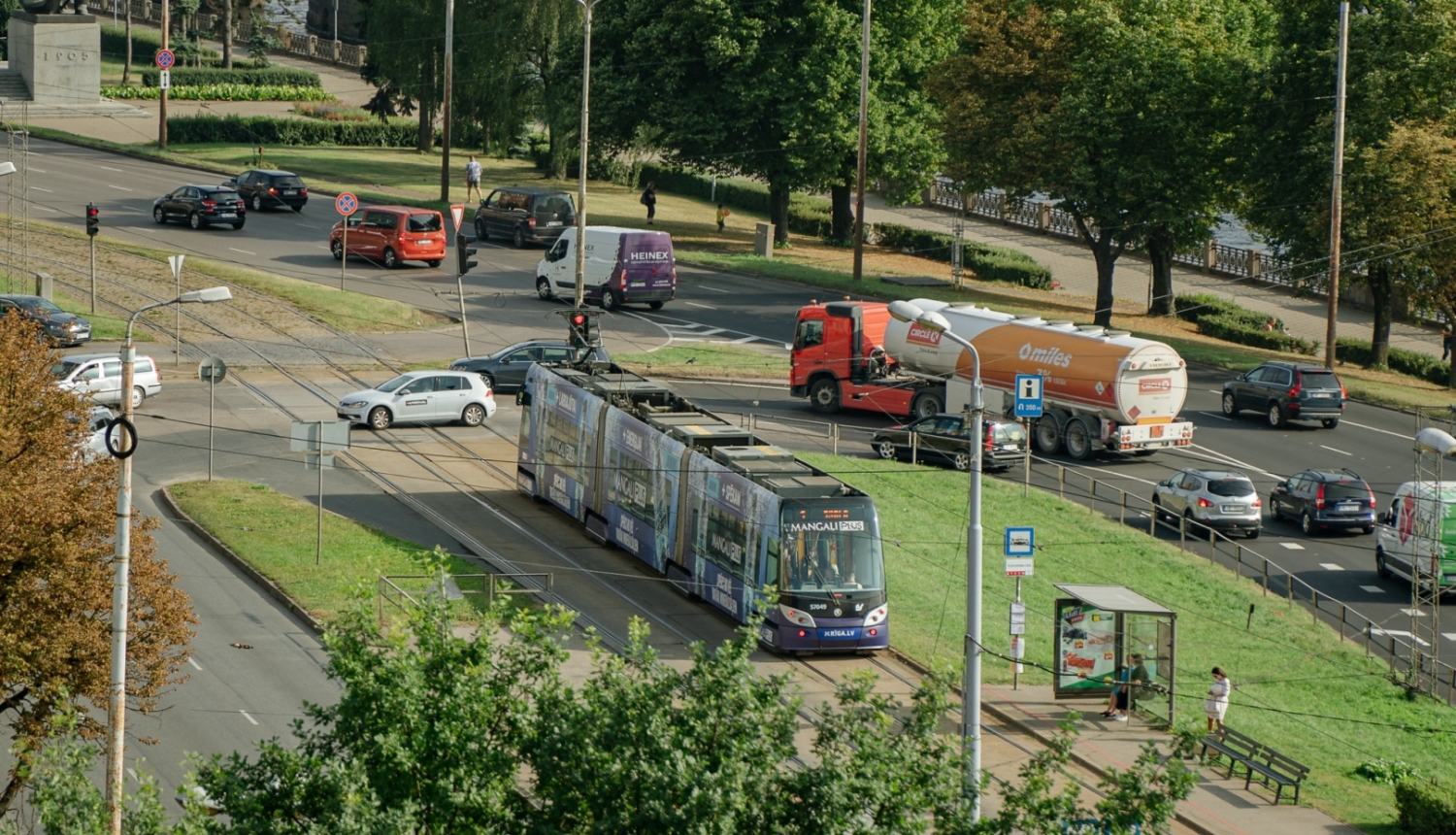 Tramvajs un citi transportlīdzekļi