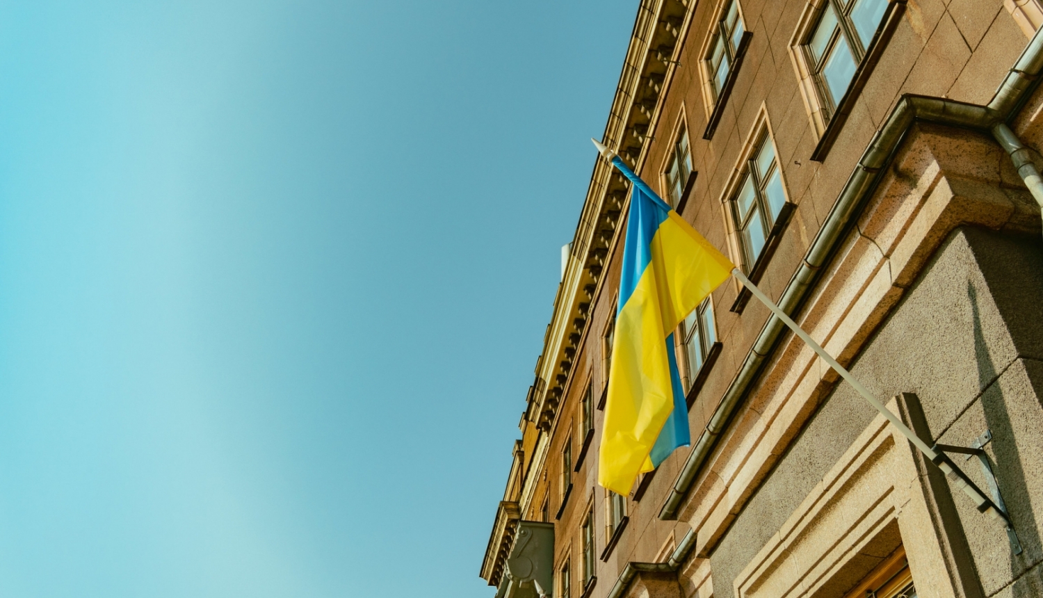 Ukrainas karogs pie sienas