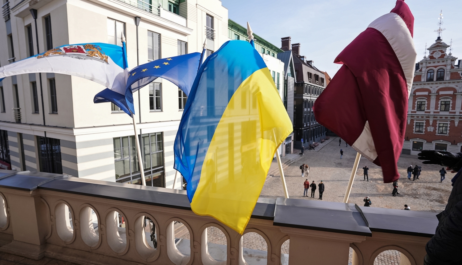 Ukrainas karogs pie Rātsnama