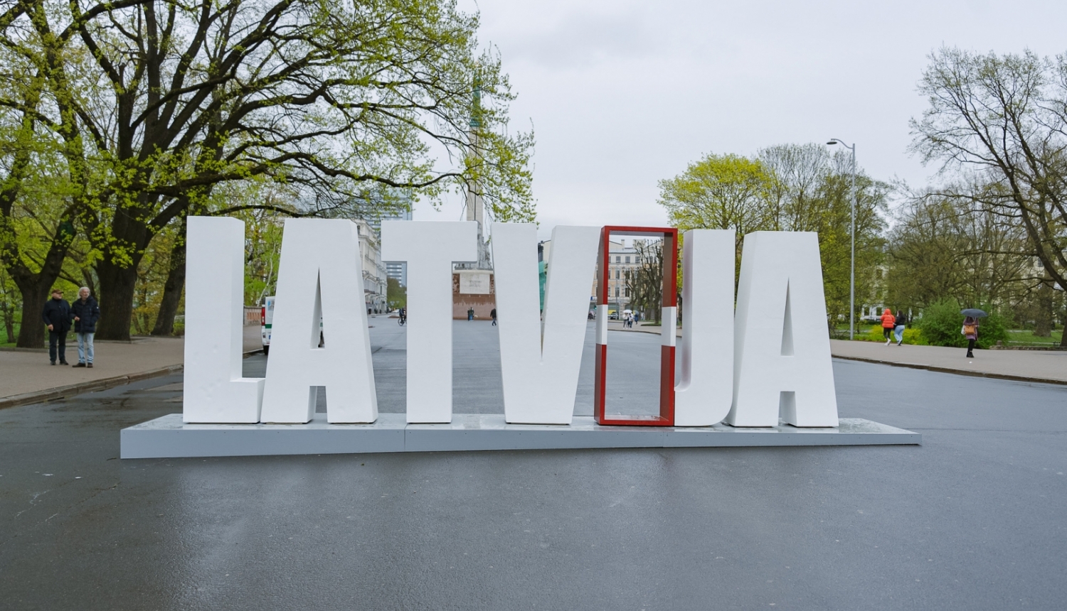 Uzraksts Latvija