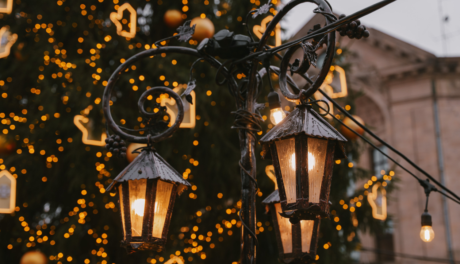 Ziemassvētku tirdziņa lampiņas