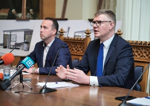 Pilsētvides dizaina pārvaldes vadītājs  Valdis Dombrovskis un Rīgas domes priekšsēdētāja vietnieks Vilni Ķirsis